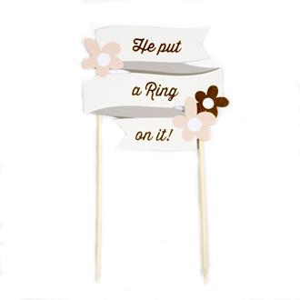 Cake toppers "He put a ring on it!"