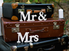 Träbokstäver Mr & Mrs (herr & fru) vita