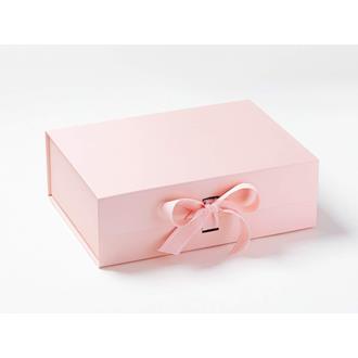 Presentbox med band Rosa, 33 x 25 x 11 cm