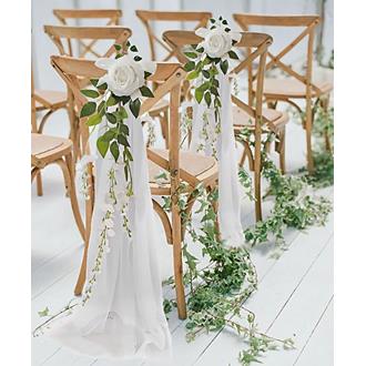 Bröllopsdekor av tyll och blommor
