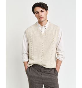 CABLE V-NECK VEST