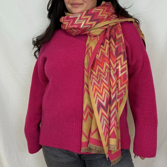 Zickzack-mönstrad halsduk