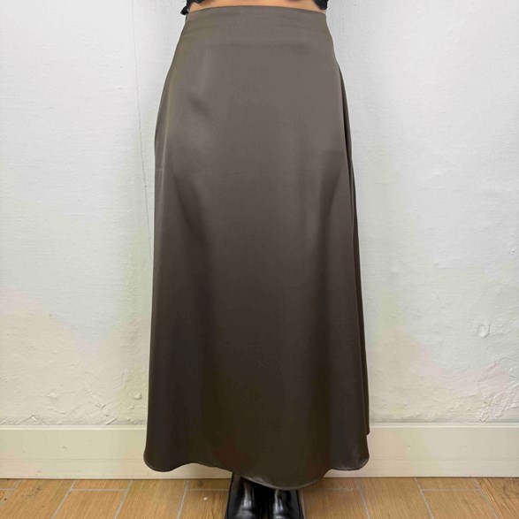 Lång satin-kjol med dragkedja