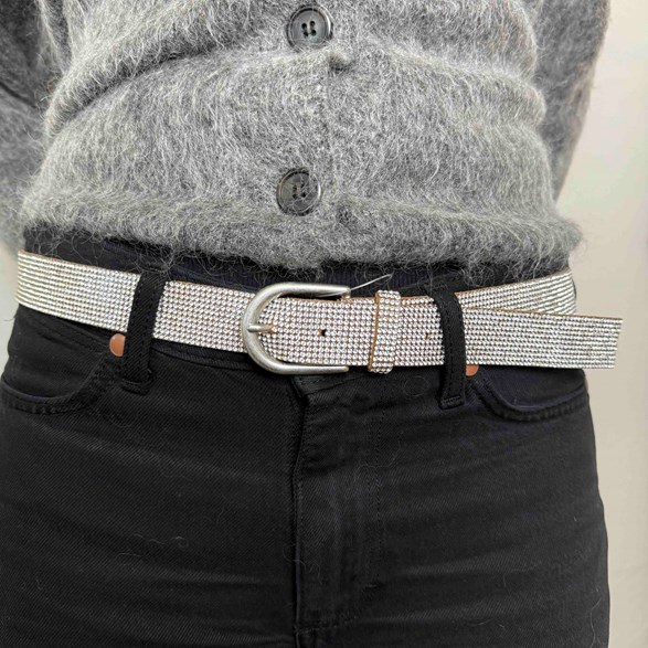 Strassbälte med silverspänne