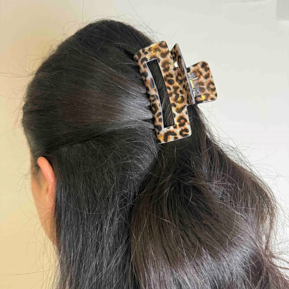 Leopardmönstrad hårklämma