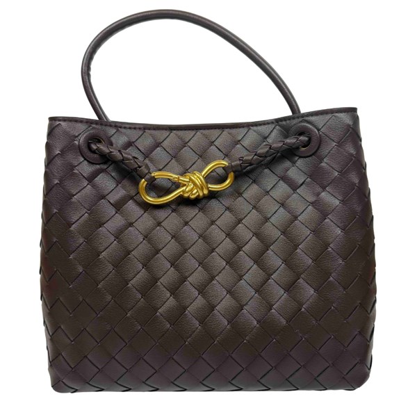 Flätad skinnväska med guldfärgad rosett