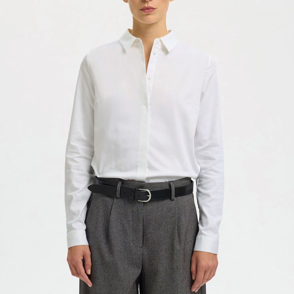 Åtsittande långärmad skjorta