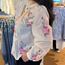 Beige Blus med Rosa Broderade Blommor