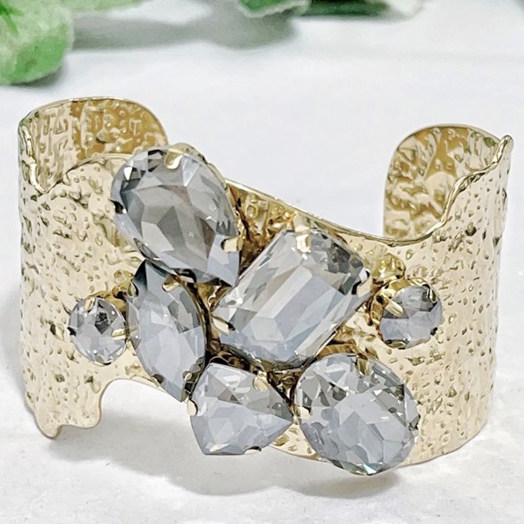 Armband med stora stenar