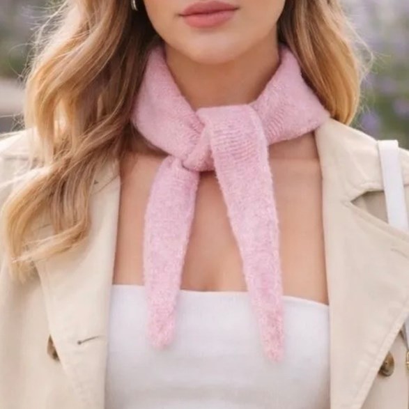 Stickad liten scarf i ullblandning