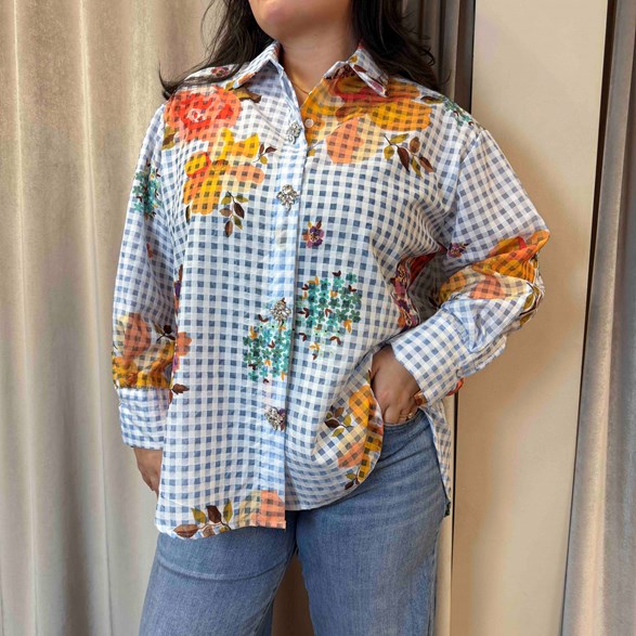 Blå Rutig Skjorta med Blommönster