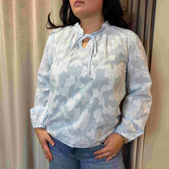 Randig blommig blus med knytning