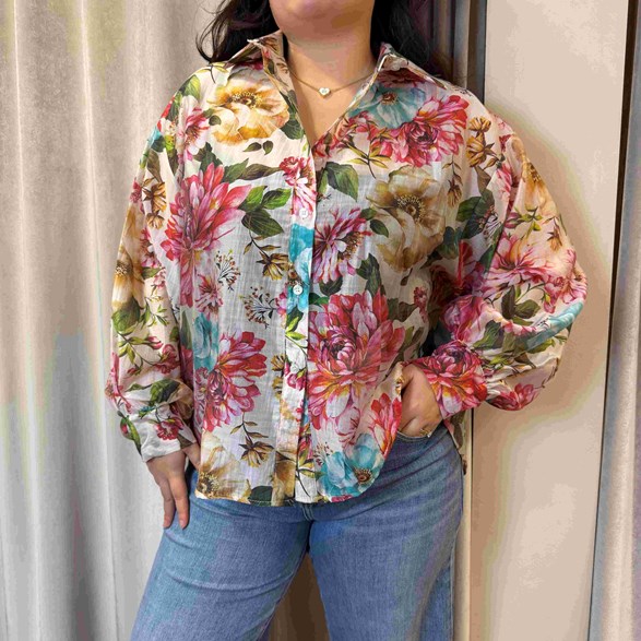 Blommig skjorta