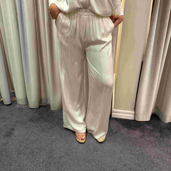 Silkesbyxor enfärgad
