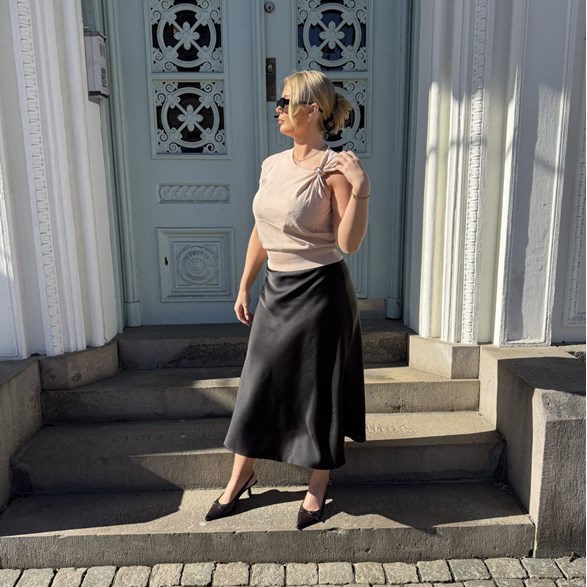 Linne med guldspänne