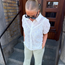Vit blus med broderi