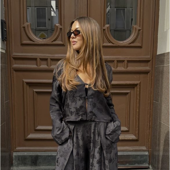 Blus med blommönster