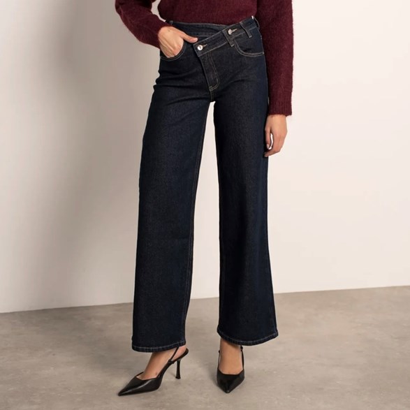 Jeans med omlottlinning i denim