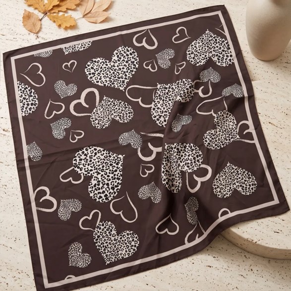 Scarf med hjärtprint