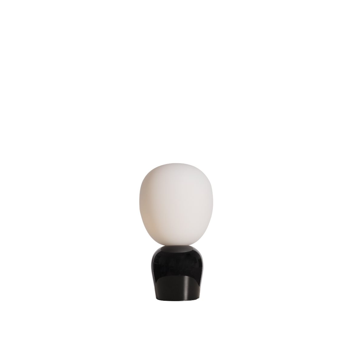 Belid Buddy bordslampa Glossy svart/opal glass | Inomhusbelysning - Bordslampor - Bordslampor Interiör | Lampspecialisterna