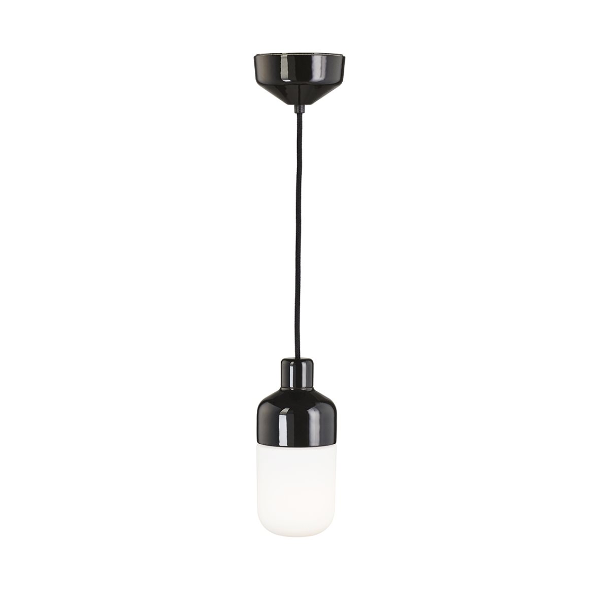 IFÖ Electric Ohm 215 pendel, svart/opal 21,5cm | Inomhusbelysning - Taklampor - Taklampor hängande | Lampspecialisterna