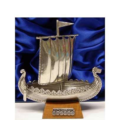 Vikingaskepp i presentask