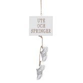 Ute och springer