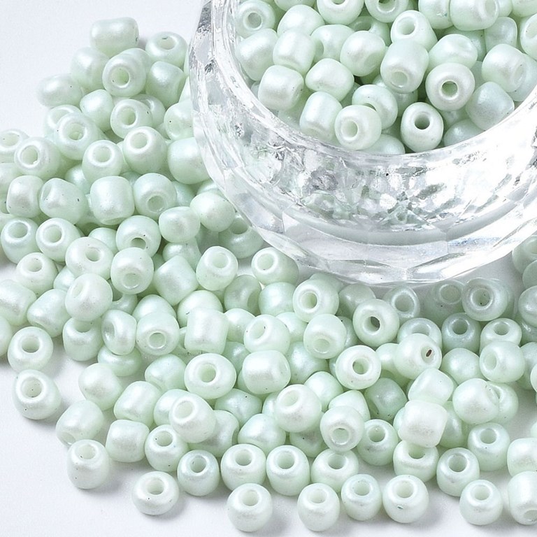 Glaspärlor - 6/0 Seed Beads - 4mm - 50g - Honeydew