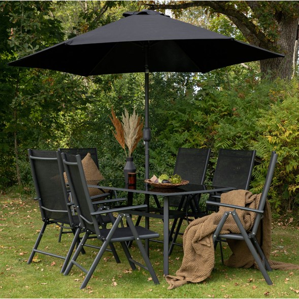 Brekki matgrupp med parasoll