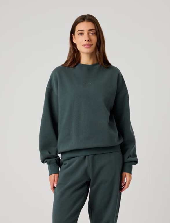 STUDIO OVERSIZED SWEATSHIRT