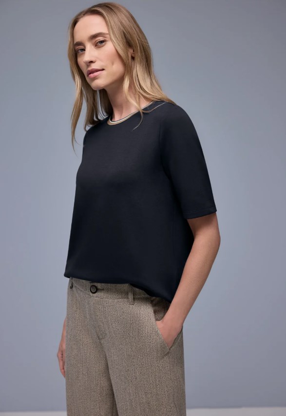 shirt w.striped collar