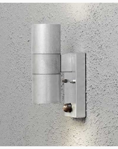Konstsmide Modena vägglampa upp/ned rörelsesensor. 7542-320. Galvanisert