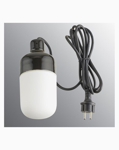 Ifö Electric Ohm anheng Utendørs 100 høyde 215 mm, matt svart opal glass 3m svart gummi kabel med støpsel, IP44, E27, 40W