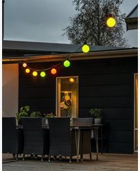 Konstsmide Ljusslinga E27 med 10 färgade LED-lampor, solpanel & fjärrkontroll