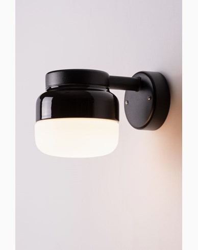 Ifö Electric Ohm Wall Vegglampe LED GX53 Svart 140/150 Opalglass IP44