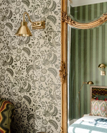 Mind the Gap Tyrol Garten Tapet