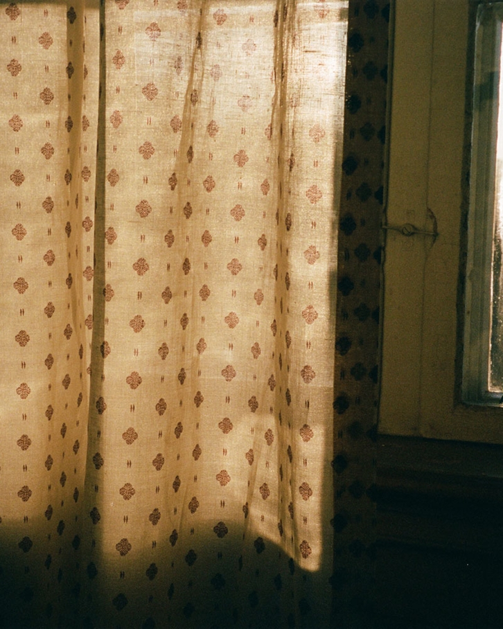 Helene Blanche Silvia's Cloth, Plum Tyg