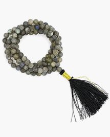 Mala halsband Labradoritpärlor med brokadpåse