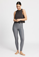 Yogatopp Almue Loose Top, Almost Black - Rethinkit