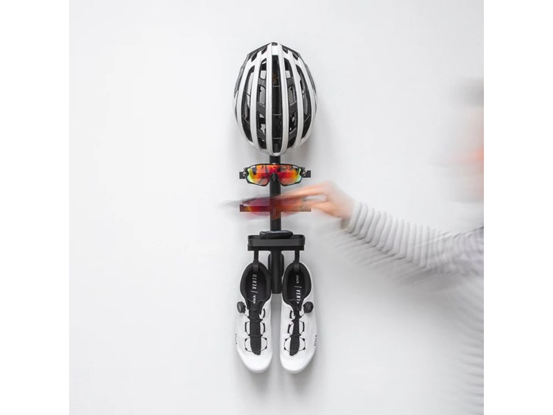 Rack D . Shoes + 2x Glasses + Helmet + Tray Natural Oak