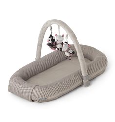 Carlobaby babynest med lekbåge, grå våfflad