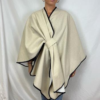 Poncho med stitches