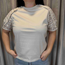 T-shirt med Broderade Ärmar