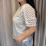 T-shirt med Broderade Ärmar