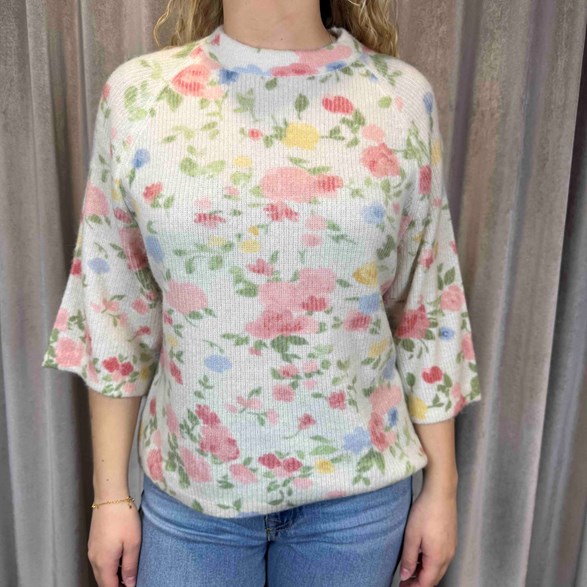 Alpackatröja med blommönster