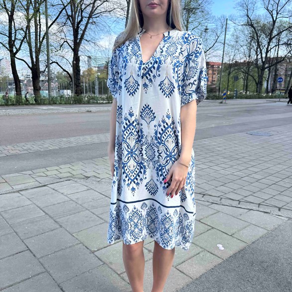 Kort viskos klänning