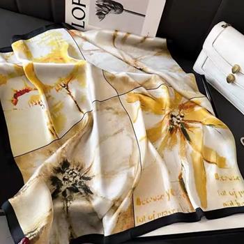 Scarf gula detaljer