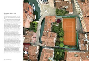 The Tennis Court Böcker