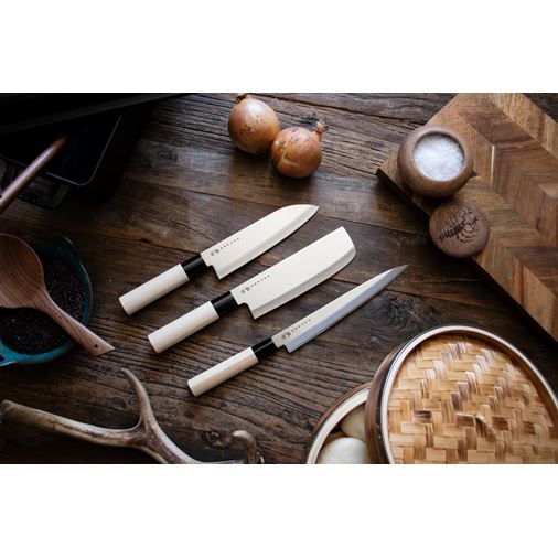 Satake Houcho med nakiri, sashimi & santoku i balsabox