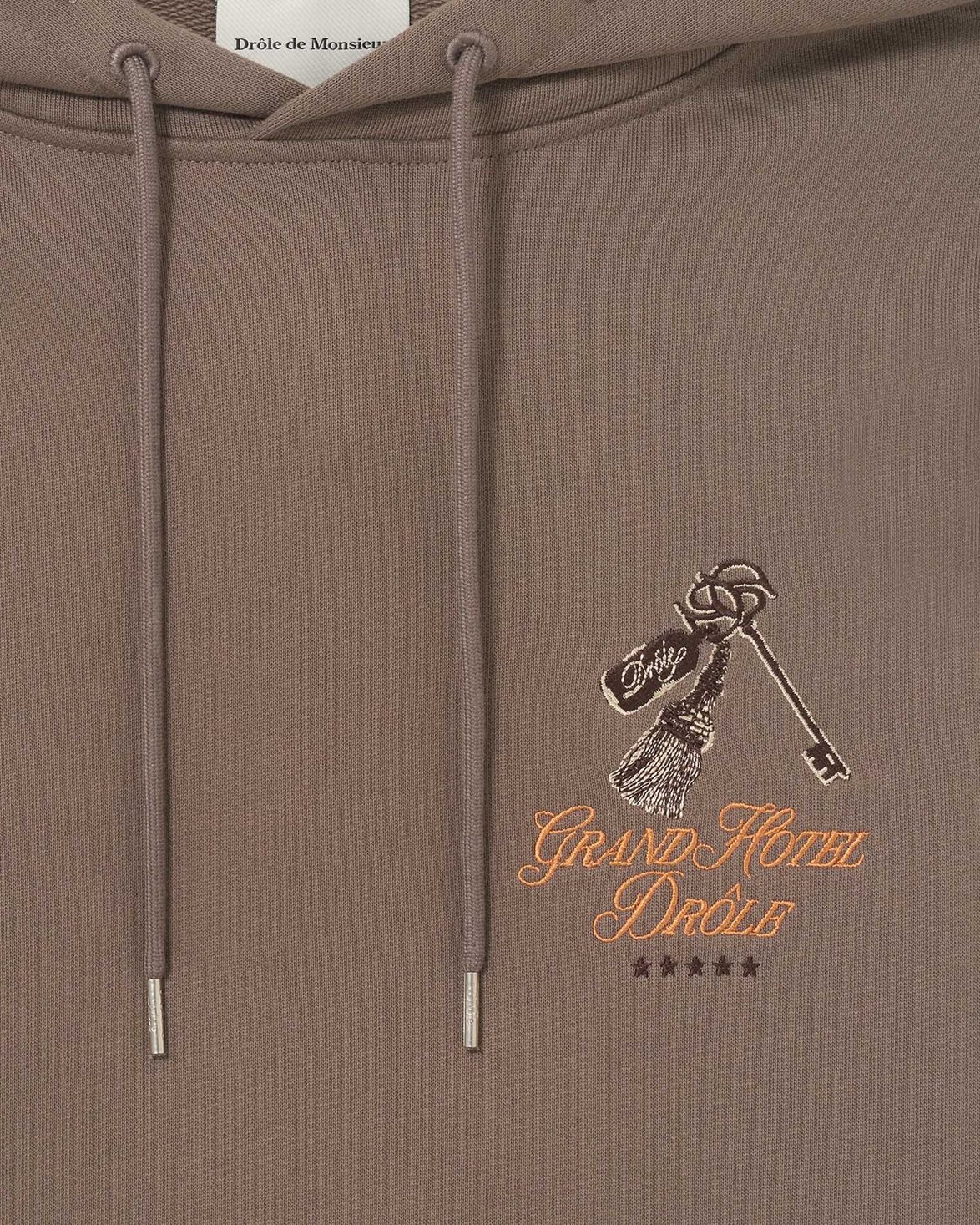 Drôle De Monsieur Grand Hôtel Hoodie Taupe - Vallgatan 12